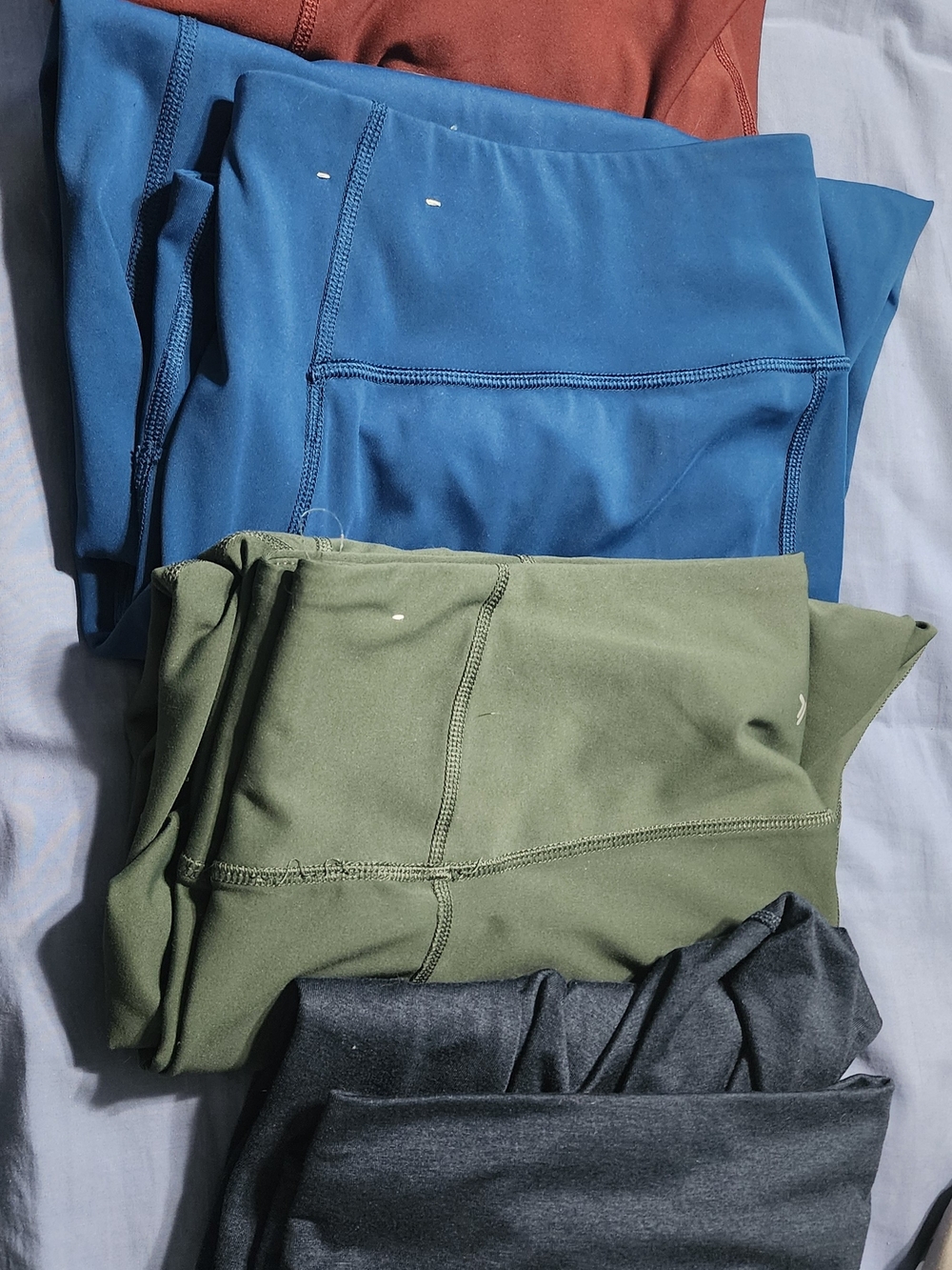 Bundle Of 4 Old Navy Activewear Pants !!